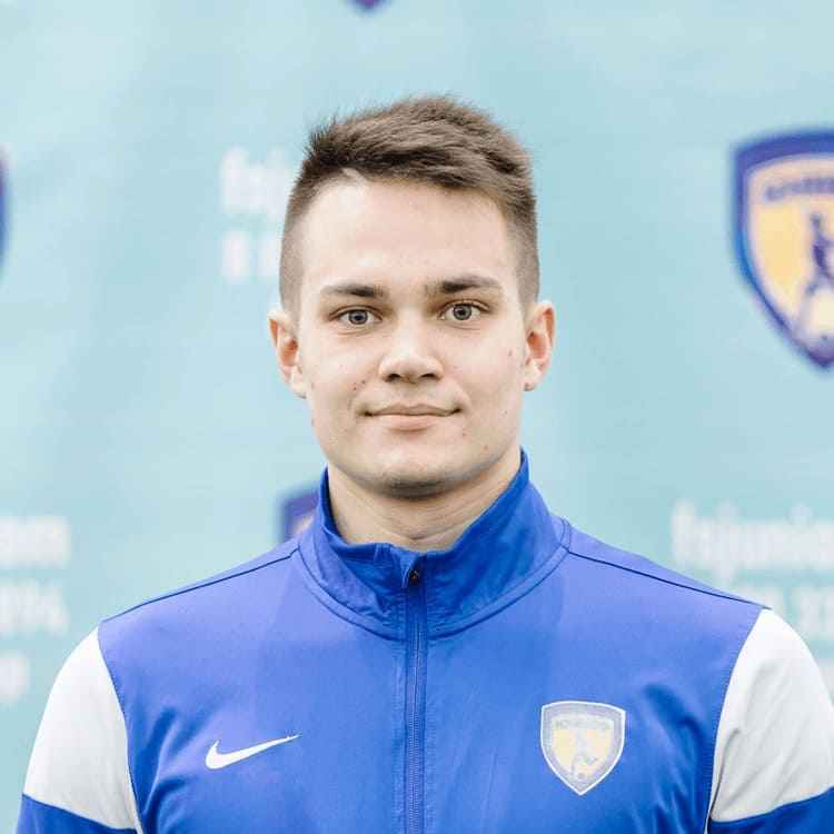 Михаил Сергеевич Беляев- тренер детского футбольного лагеря