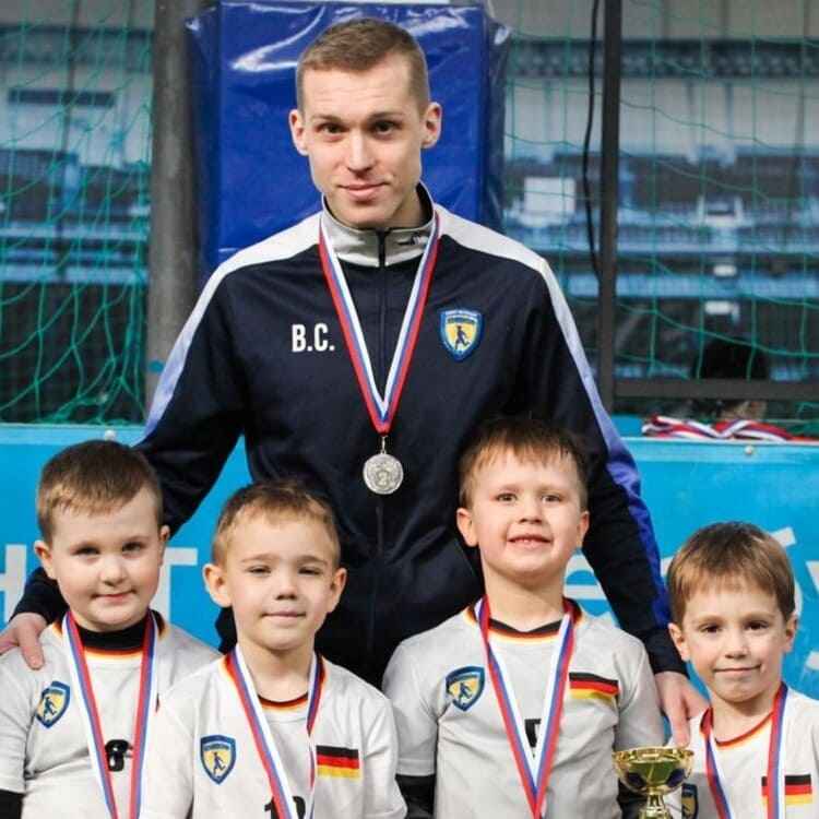 Владимир Сергеевич Федосов - тренер детского футбольного лагеря